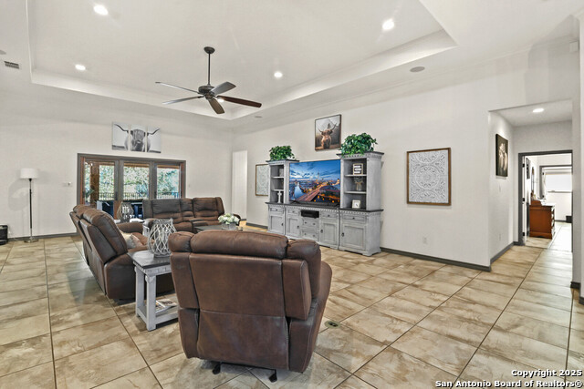 Listing photo id 10 for 584 Arbor View