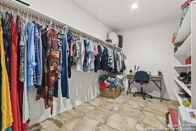 Listing photo id 27 for 584 Arbor View