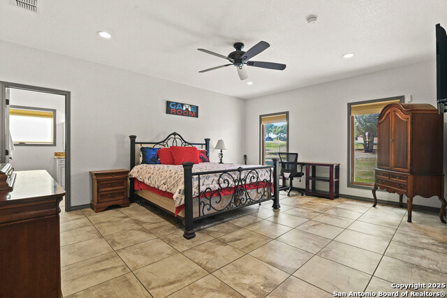 Listing photo id 29 for 584 Arbor View
