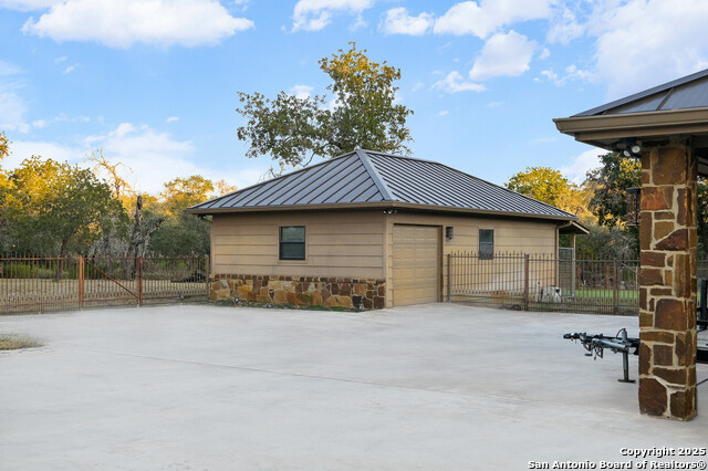 Listing photo id 2 for 584 Arbor View