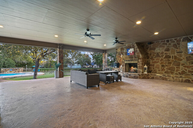 Listing photo id 40 for 584 Arbor View