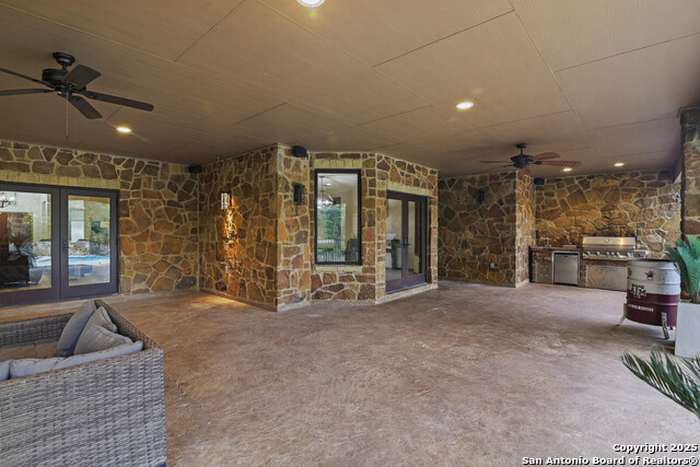 Listing photo id 41 for 584 Arbor View
