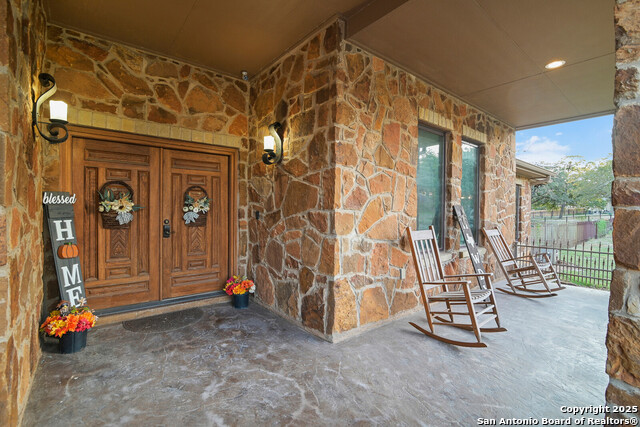 Listing photo id 4 for 584 Arbor View