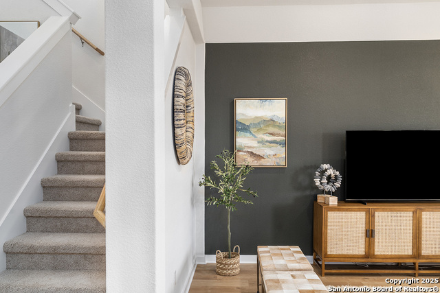 Image 3 of 44 For 409 Salamander St