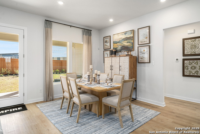 Image 4 of 44 For 409 Salamander St