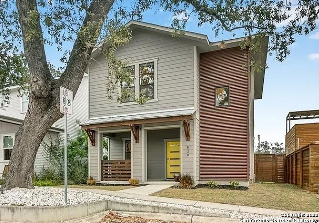 Listing photo id 8 for 539 Leigh  