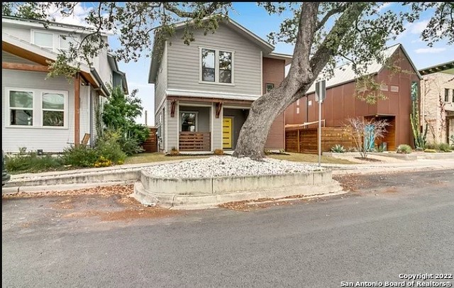 Listing photo id 9 for 539 Leigh  