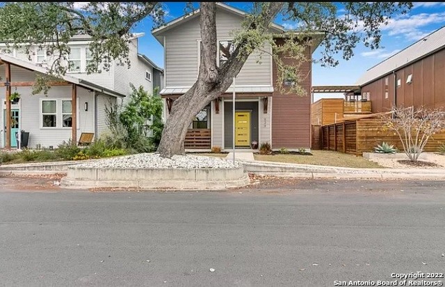 Listing photo id 10 for 539 Leigh  