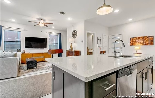 Listing photo id 12 for 539 Leigh  