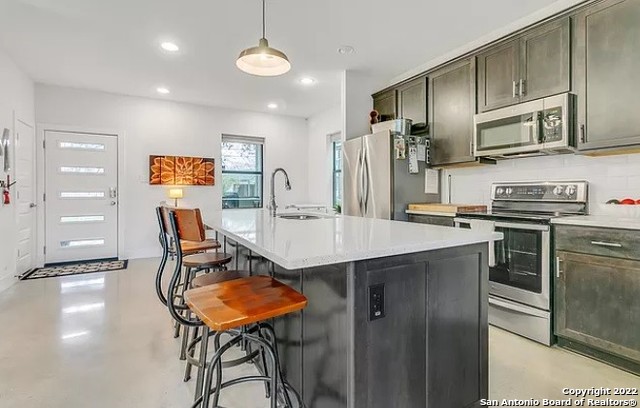 Listing photo id 14 for 539 Leigh  