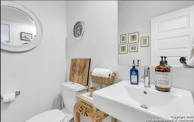 Listing photo id 19 for 539 Leigh  