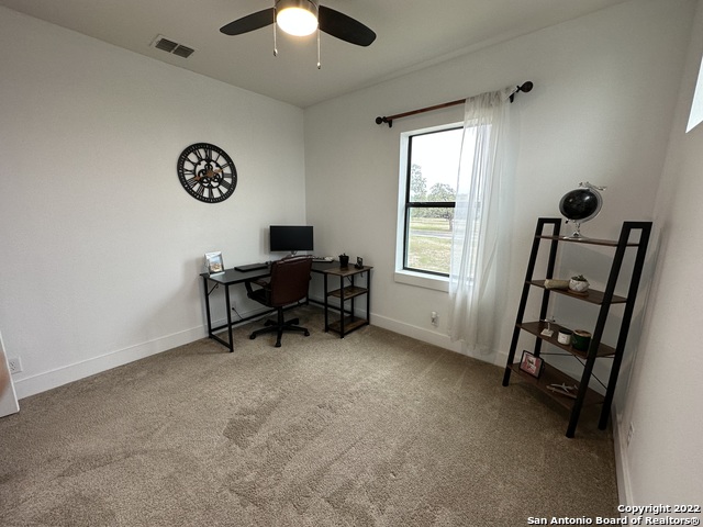 Listing photo id 24 for 539 Leigh  