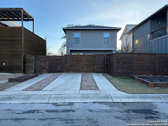 Listing photo id 25 for 539 Leigh  