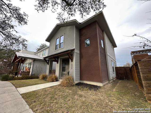 Listing photo id 7 for 539 Leigh  