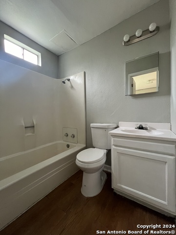 Listing photo id 8 for 1723 Mayfield Blvd W 2