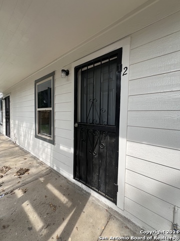 Listing photo id 0 for 1723 Mayfield Blvd W 2