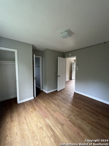 Listing photo id 6 for 1723 Mayfield Blvd W 2