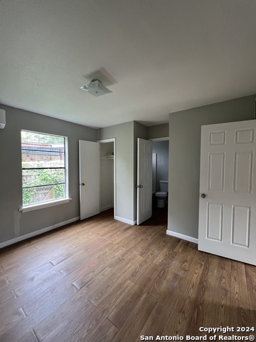 Listing photo id 7 for 1723 Mayfield Blvd W 2