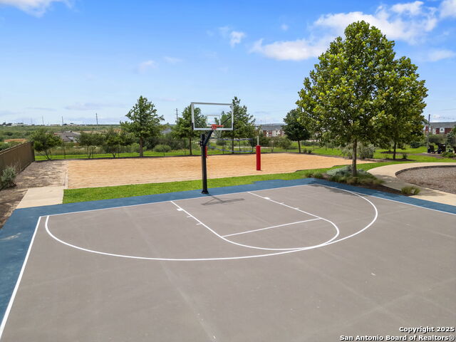 Listing photo id 17 for 420 Salamander St