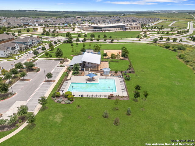 Listing photo id 6 for 420 Salamander St