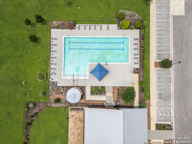 Listing photo id 10 for 506 Salamander St