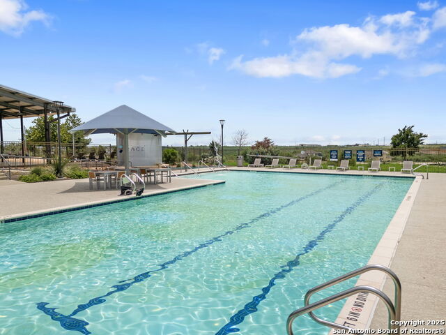 Listing photo id 13 for 502 Salamander St