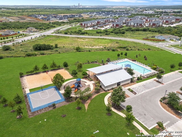 Listing photo id 4 for 510 Salamander St