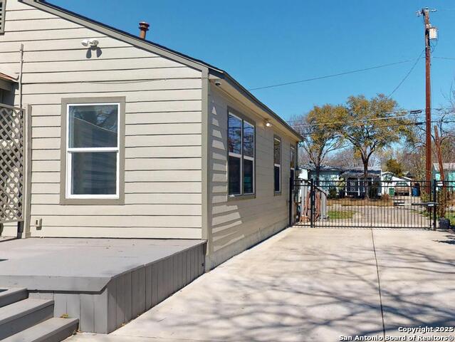 Image 33 of 41 For 138 New Haven