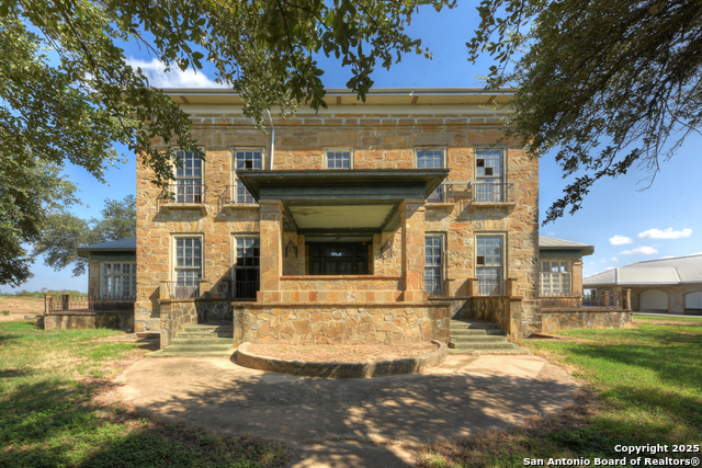 Listing photo id 8 for 6887 Von Ormy