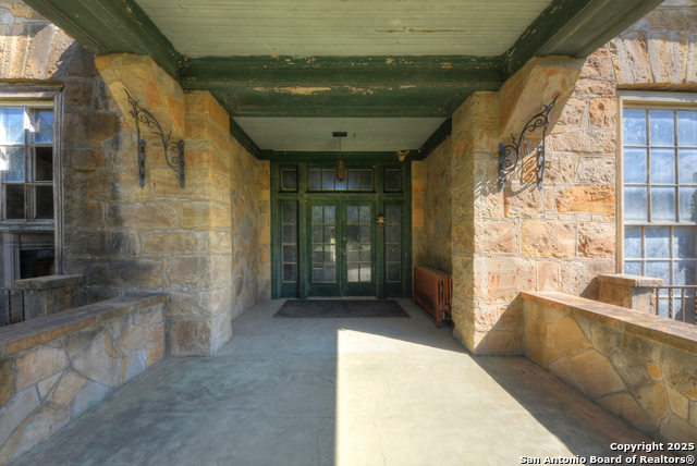 Listing photo id 9 for 6887 Von Ormy