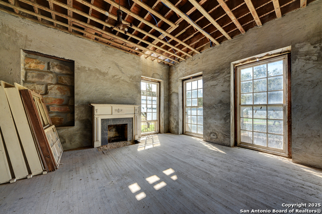 Listing photo id 17 for 6887 Von Ormy