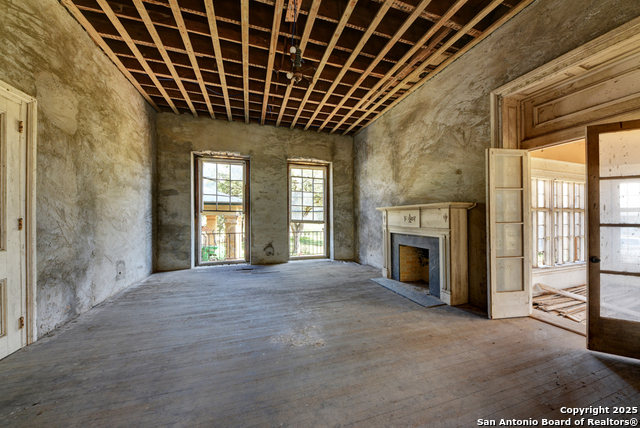 Listing photo id 18 for 6887 Von Ormy