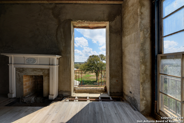 Listing photo id 25 for 6887 Von Ormy