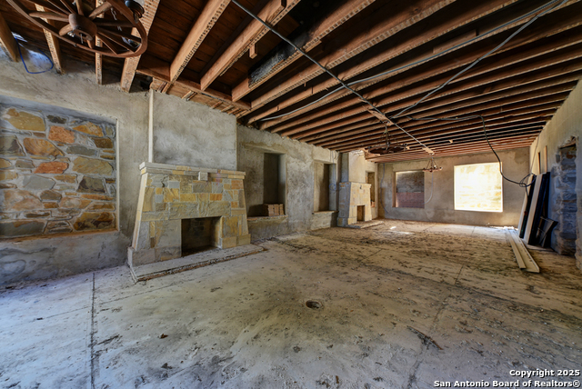 Listing photo id 26 for 6887 Von Ormy