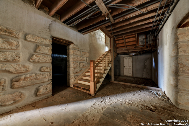 Listing photo id 27 for 6887 Von Ormy