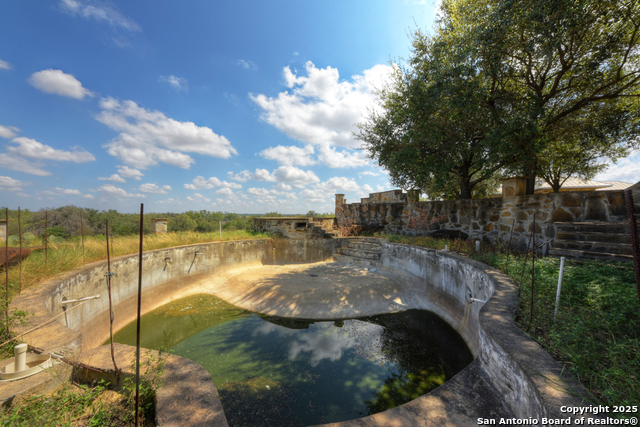 Listing photo id 31 for 6887 Von Ormy