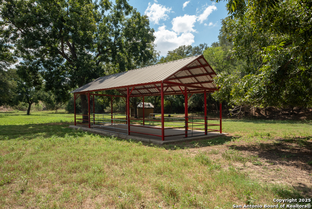 Listing photo id 39 for 6887 Von Ormy