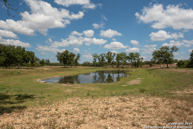 Listing photo id 40 for 6887 Von Ormy