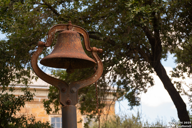 Listing photo id 41 for 6887 Von Ormy