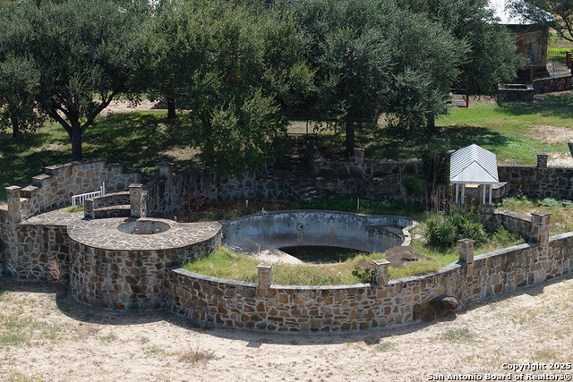 Listing photo id 45 for 6887 Von Ormy