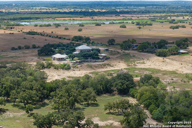 Listing photo id 47 for 6887 Von Ormy