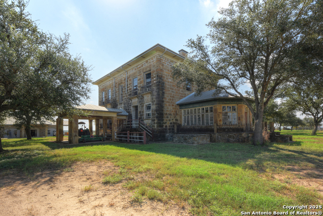 Listing photo id 3 for 6887 Von Ormy