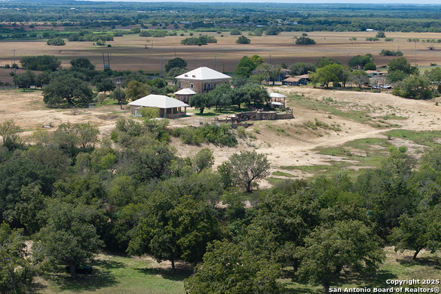 Listing photo id 48 for 6887 Von Ormy