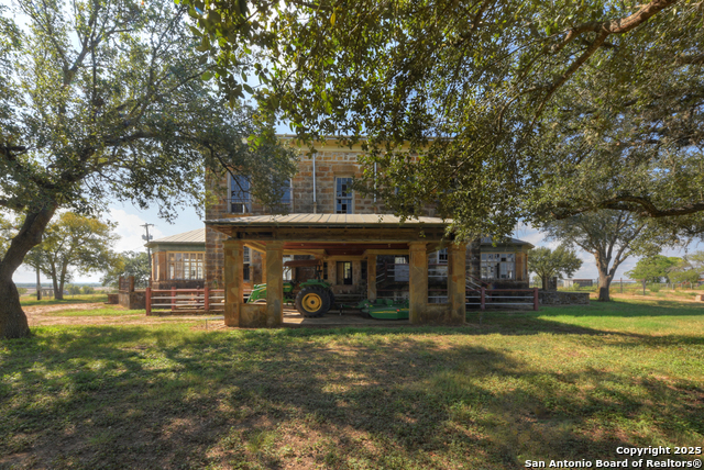 Listing photo id 4 for 6887 Von Ormy