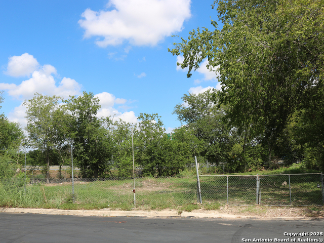 Listing photo id 0 for 751 Yucca  