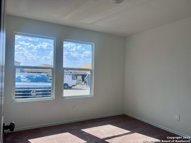 Listing photo id 8 for 8807 Astral Pl