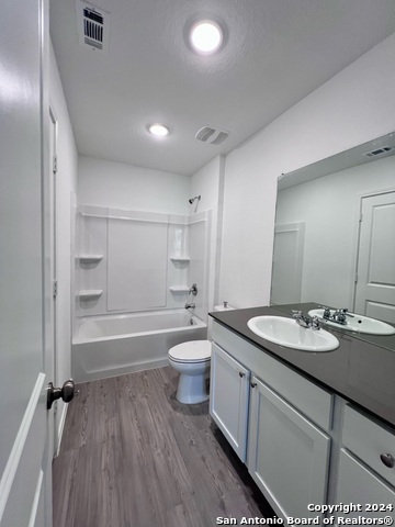 Listing photo id 10 for 8807 Astral Pl