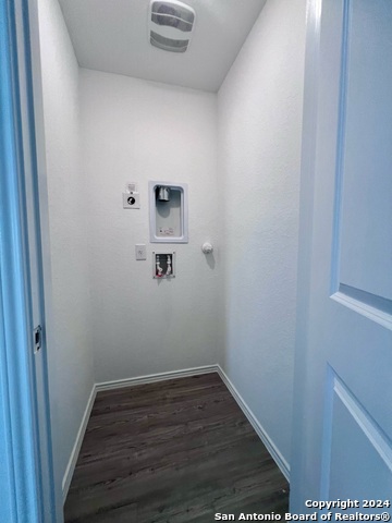 Listing photo id 12 for 8807 Astral Pl