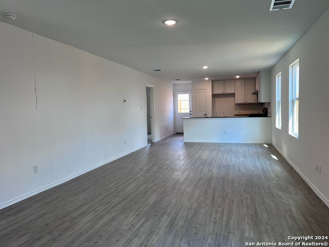 Listing photo id 2 for 8807 Astral Pl