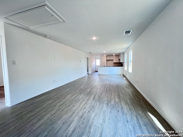 Listing photo id 3 for 8807 Astral Pl